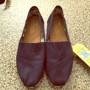 NWT size 6.5 Navy Blue Toms